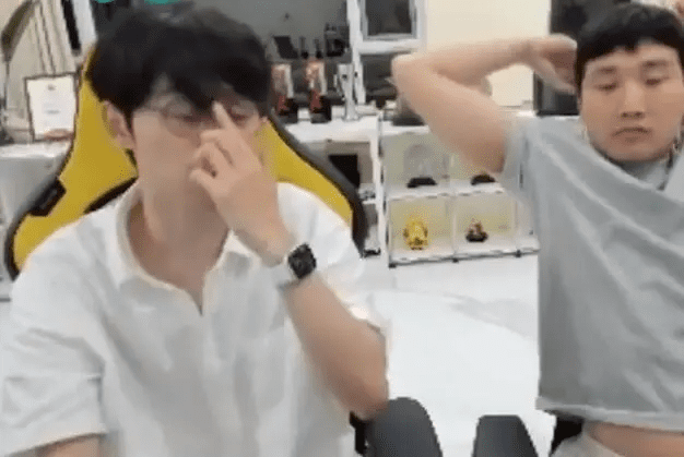 Doinb confirms on stream that his former teammate is unemployed due to laziness