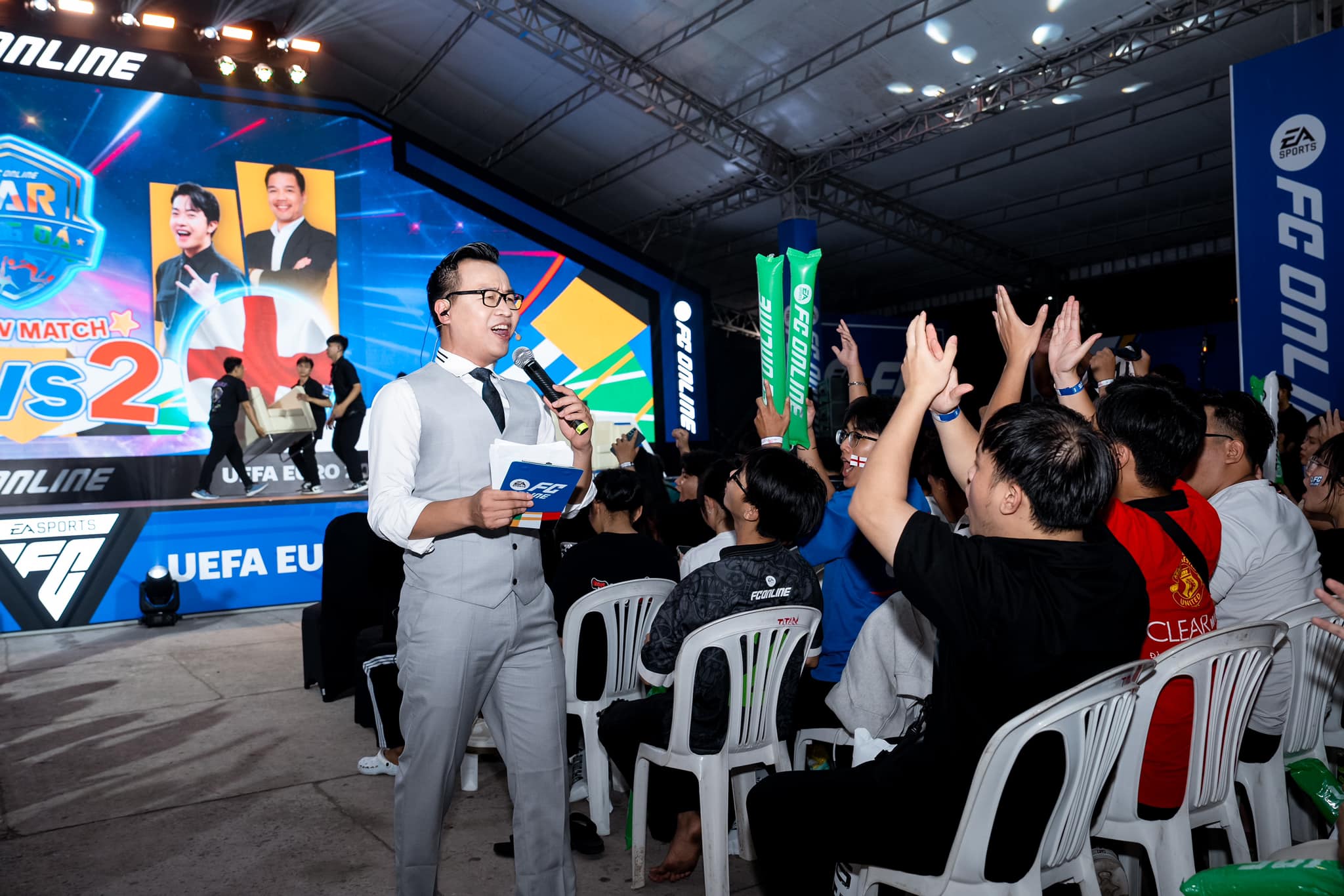Commentator Biên Cương at the event