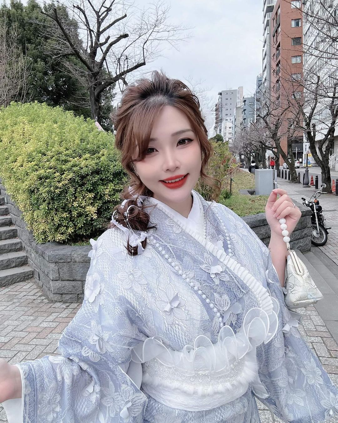 Hana Bunny possesses a mesmerizing beauty