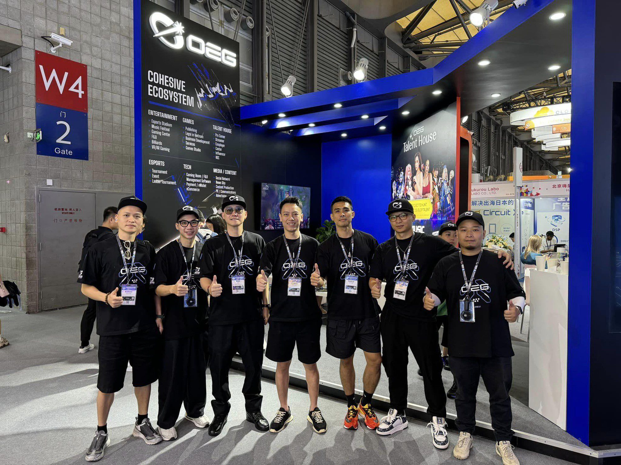 The OEG delegation includes Mr. Do Binh Duong (Chairman of the Board), Mr. Bui Anh Tuan (CEO), and other board members.