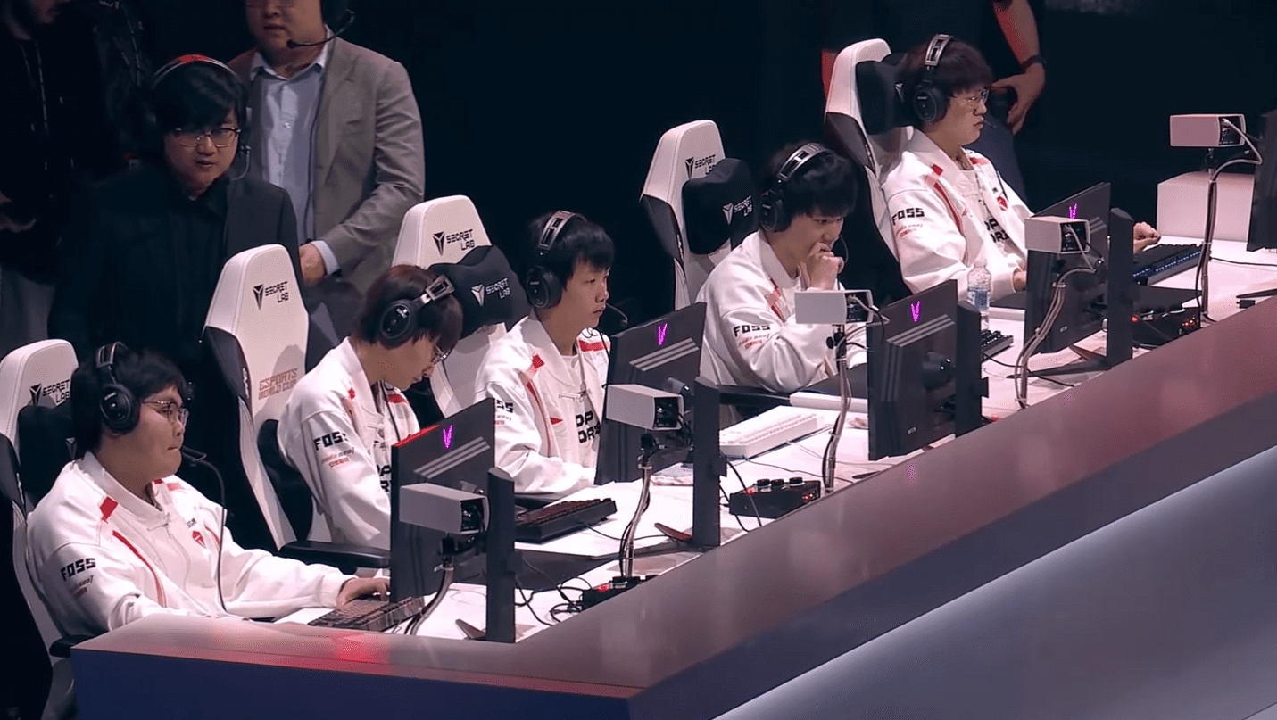Fatigue visible on the faces of the BLG players due to continuous delays