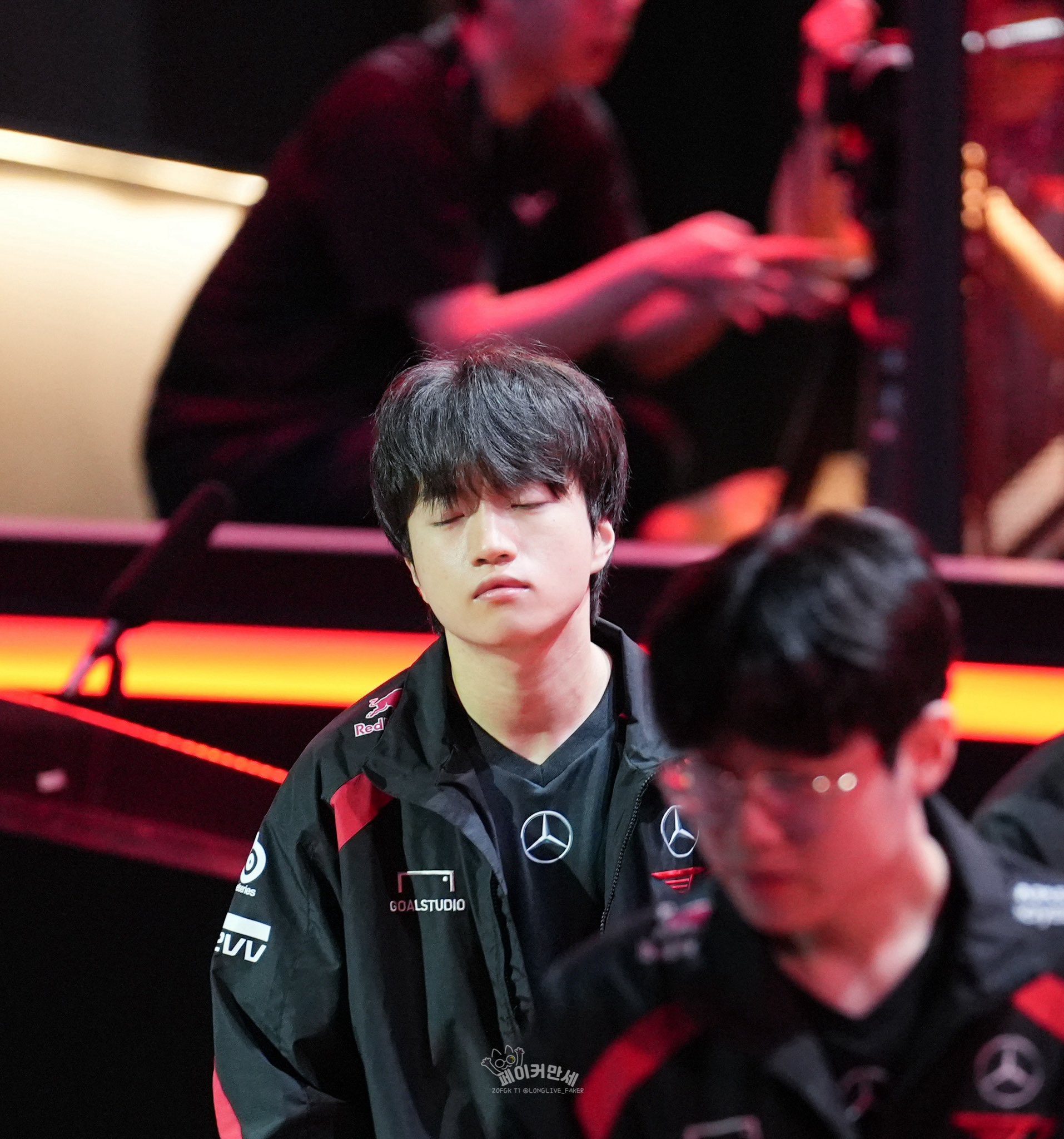 Tired image of T1 players during their match against OKBRO