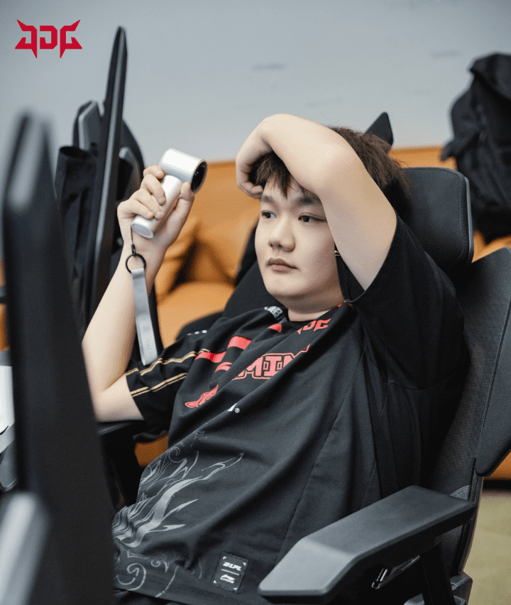 Yagao seems to be struggling with the mid lane AD carry meta