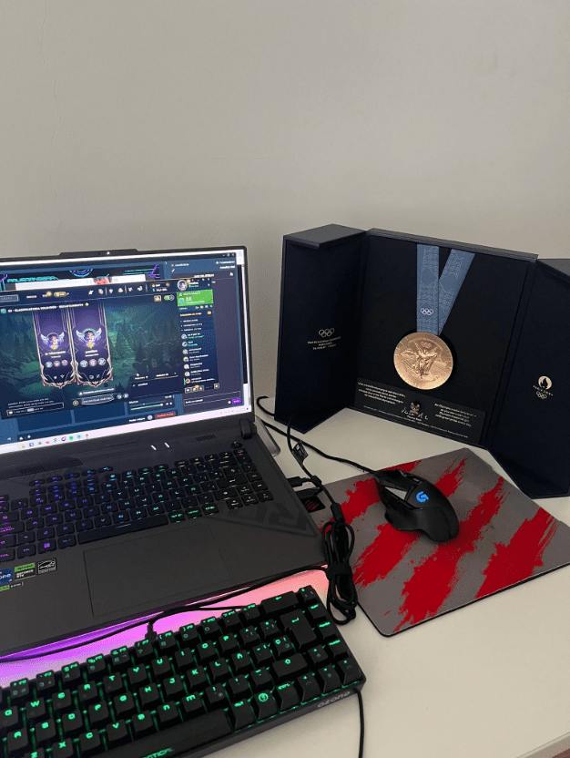 Athlete Pau Echaniz continues to pursue his passion for League of Legends while competing in the Olympics