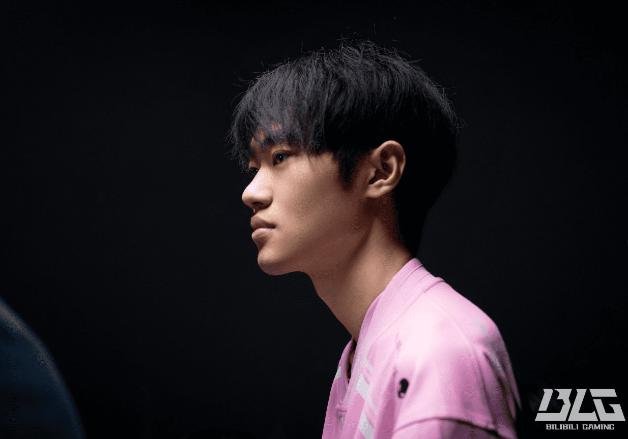 After winning the LPL championship for the fourth consecutive time, Knight asserts that he still cannot be called a 'superstar' and only a World Championship title can prove he is an excellent player
