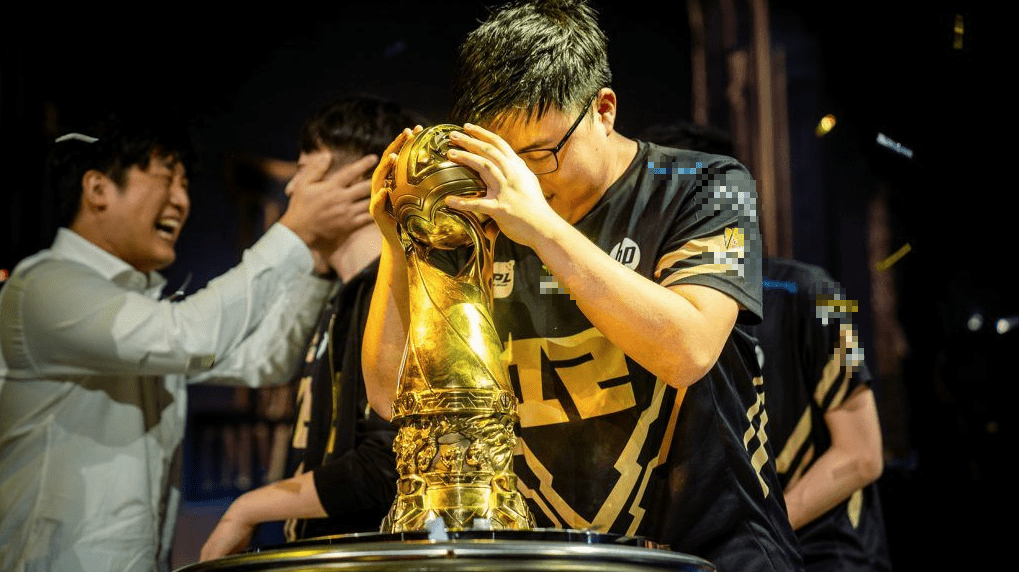 Uzi at his peak was an AD Carry with extremely outstanding skills