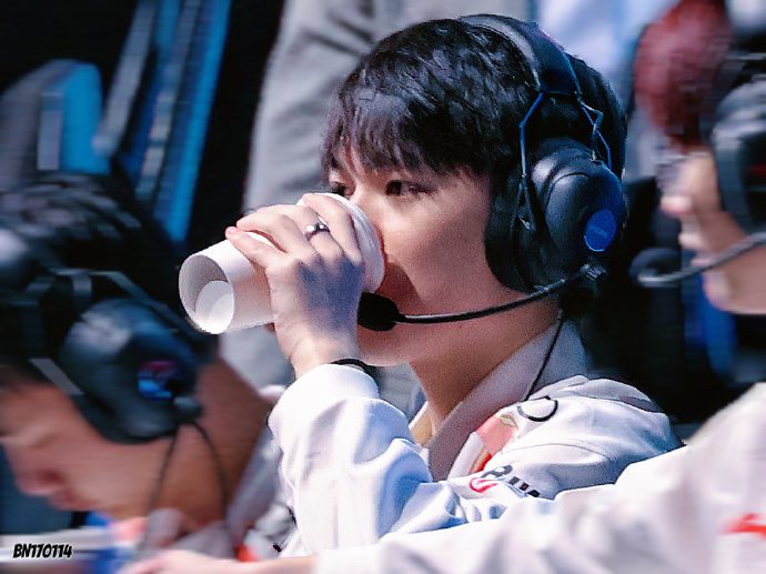 JackeyLove continues to face defeat at the most critical moments