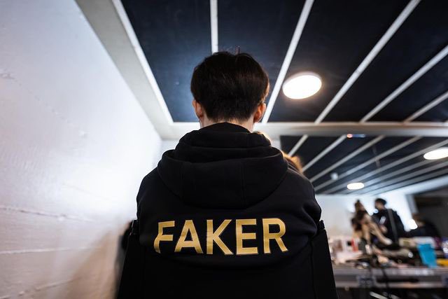 Faker is perhaps the saddest player as he made a serious mistake that caused T1 to lose in game 1