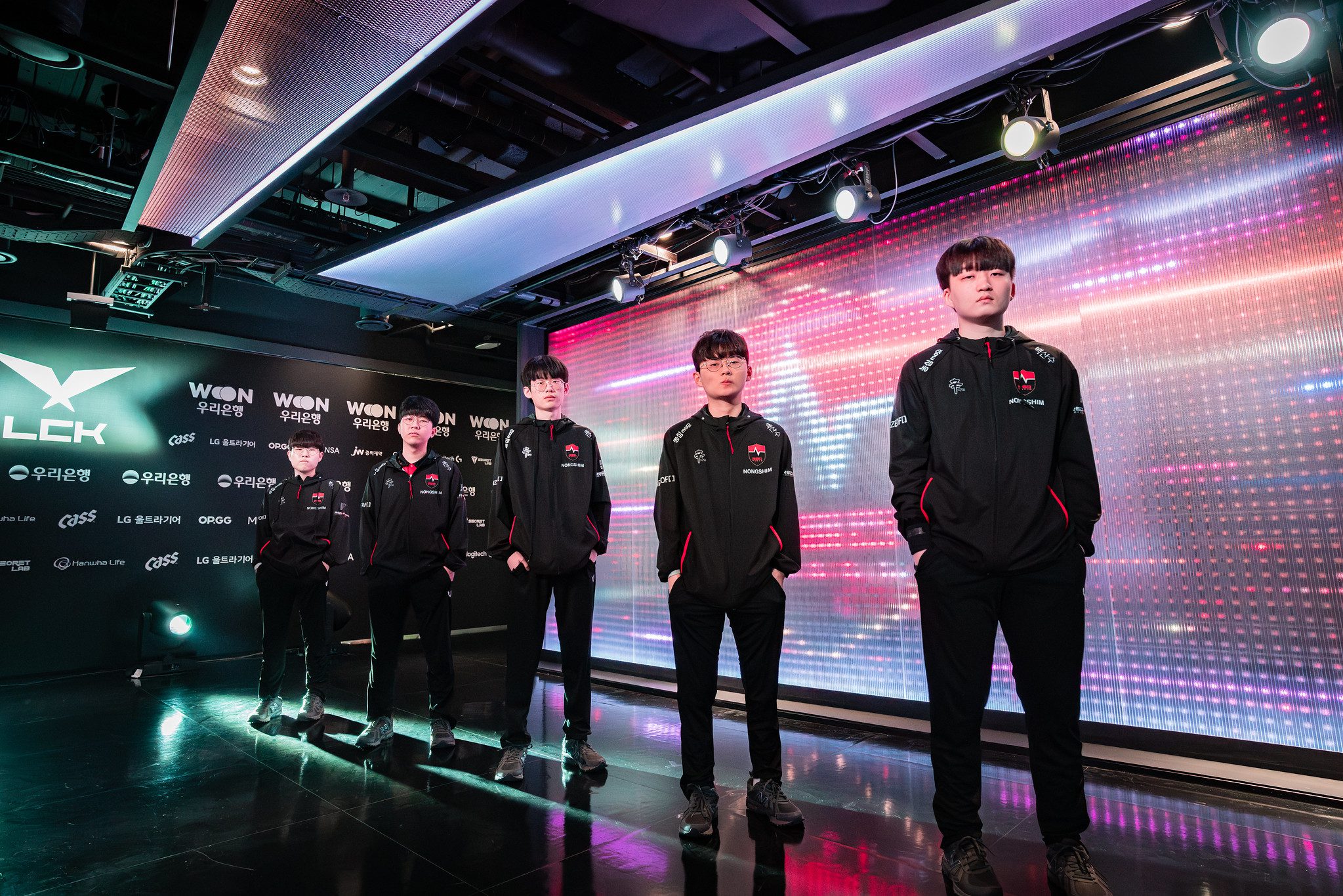 NS caused a sensation by defeating T1 with an unbelievable score of 2-0