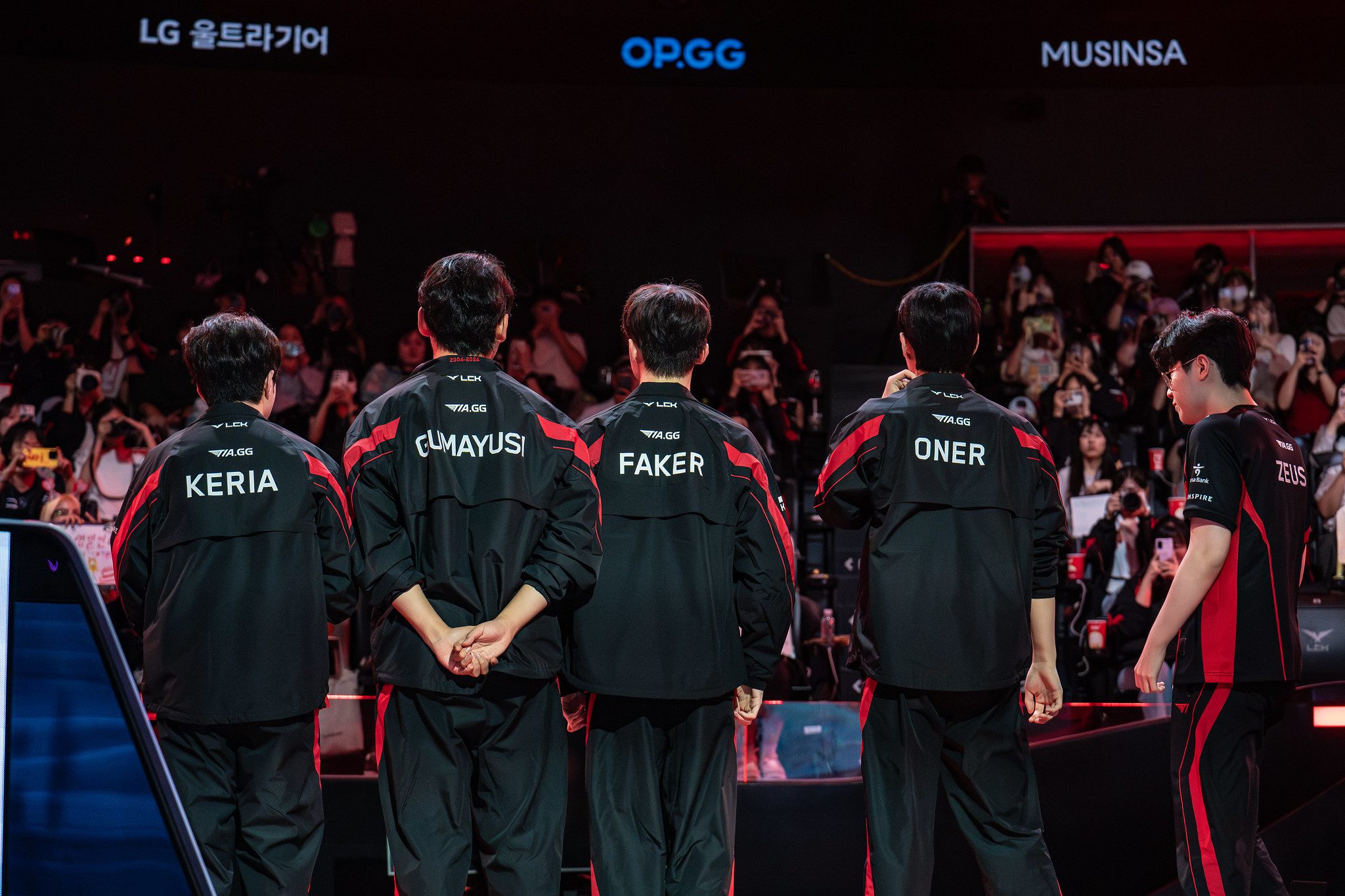 But the current tough phase has temporarily passed, and T1 has made it to the playoffs