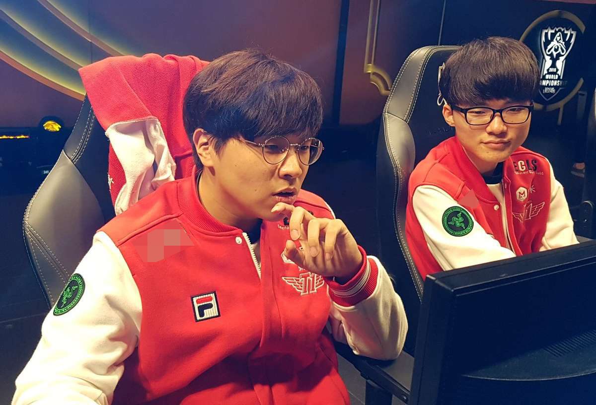 The legendary duo of SKT T1 coincidentally both absent on an important day