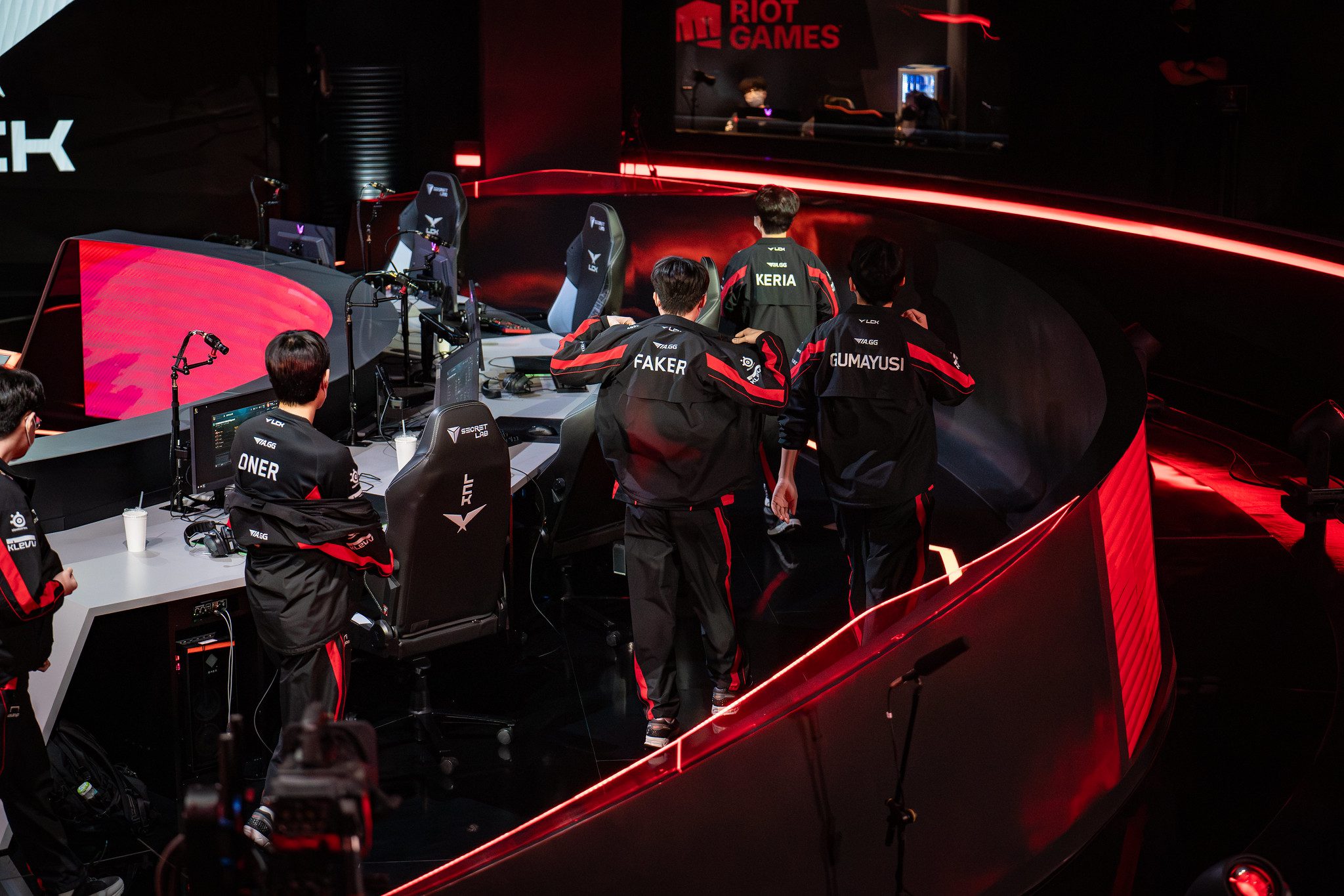 T1's performance has been quite inconsistent lately and has received much reaction from fans