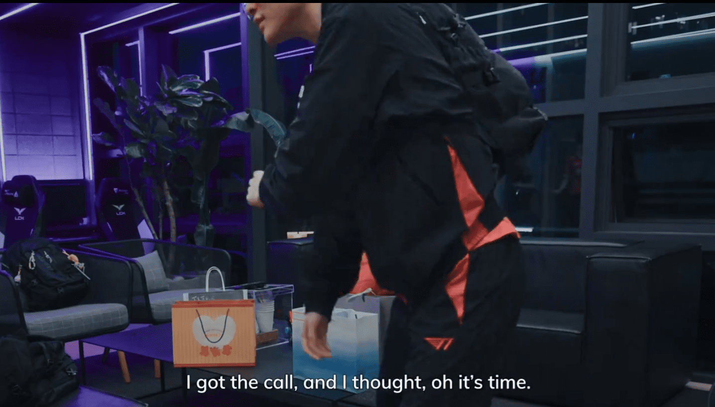 Faker's extremely difficult action of carrying a backpack