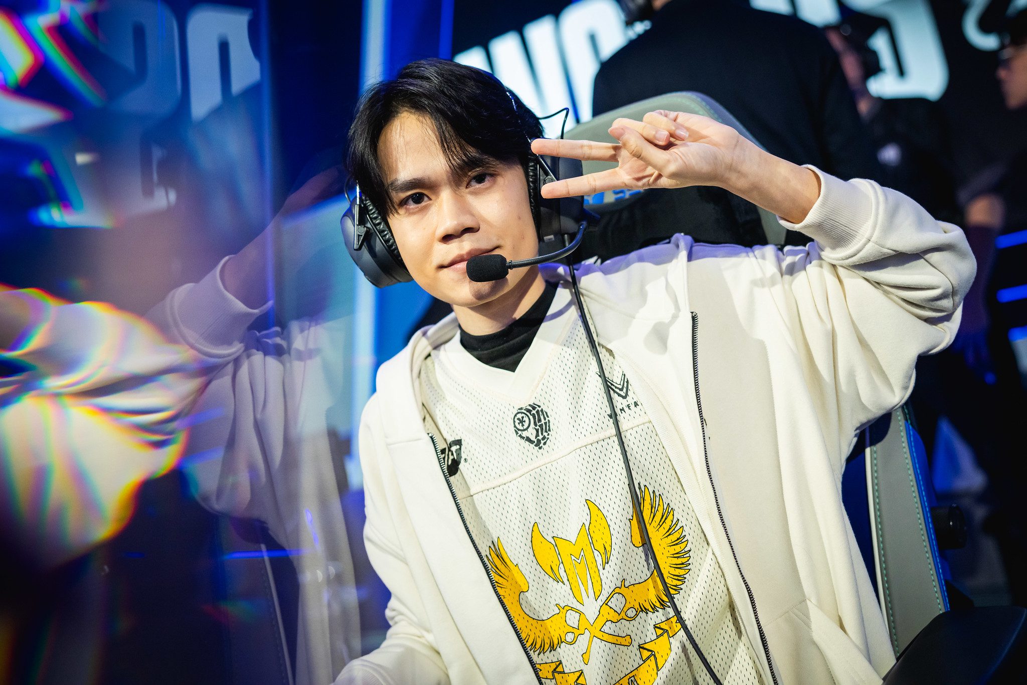 He stated that he has maintained the habit of chanting sutras and praying whenever facing uncontrollable issues for 7 years and admitted he lost trust in his old teammates before coming to GAM