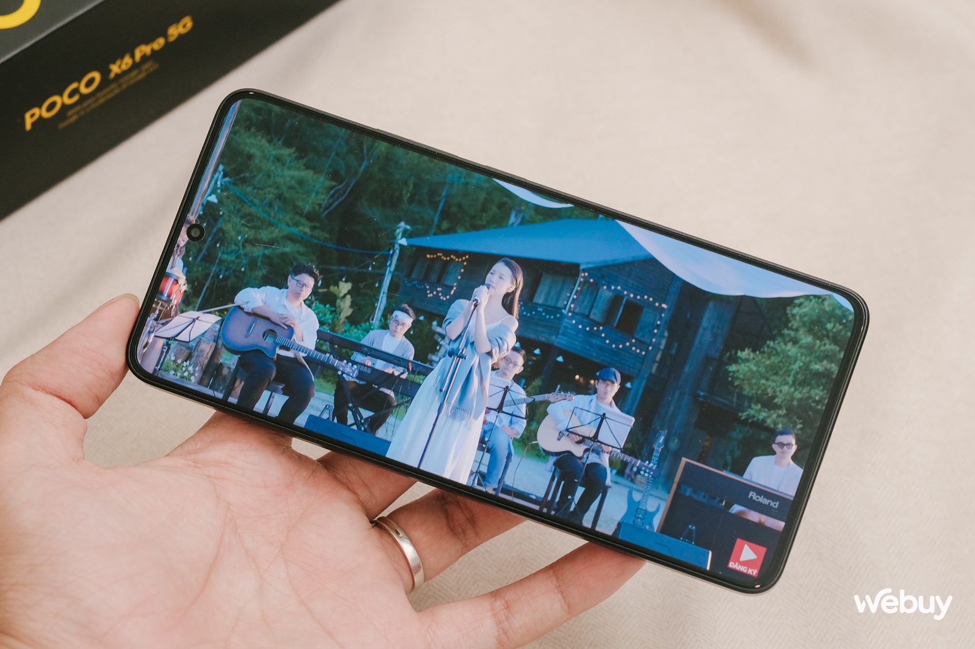 POCO X6 Pro has a display with very beautiful visuals - Photo: Thế Duyệt
