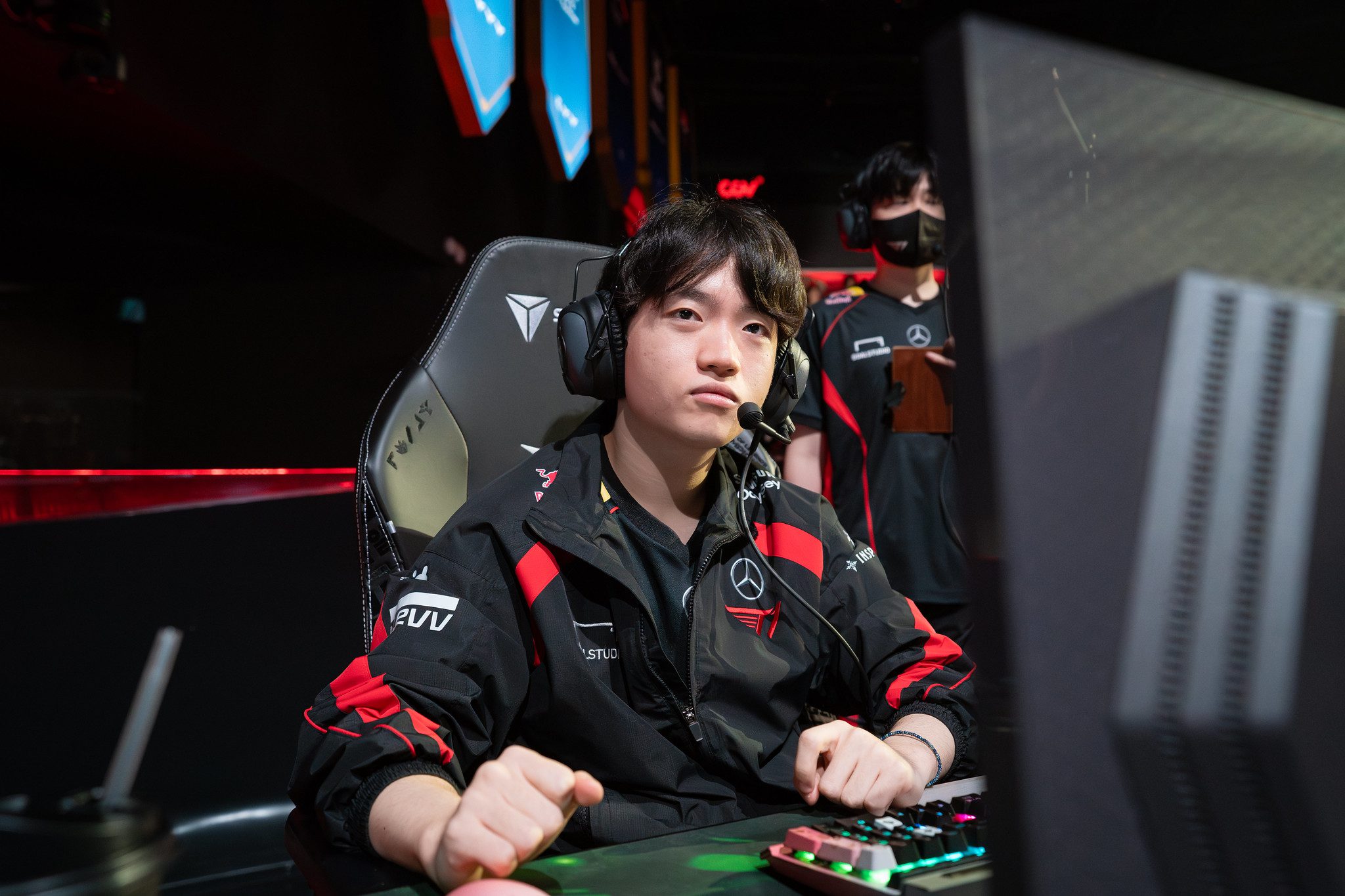 Keria stated that he chose Alistar instead of Bard simply because the promotional period for the Worlds skin had ended