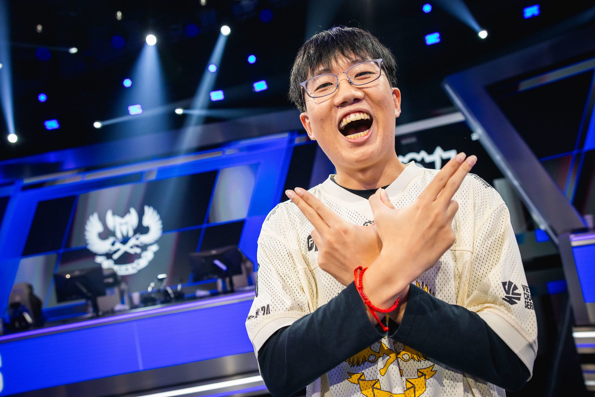 Kiaya had an outstanding performance contributing to GAM's victory over R7 and advancing to the Swiss stage with two 2-0 wins