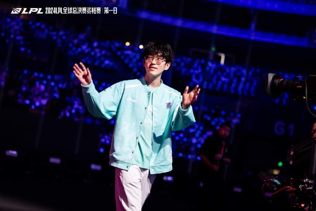 However, he is entangled in a lawsuit with his old team and risks staying home to watch Worlds 2024 after EDG requested to ban Scout from leaving the country