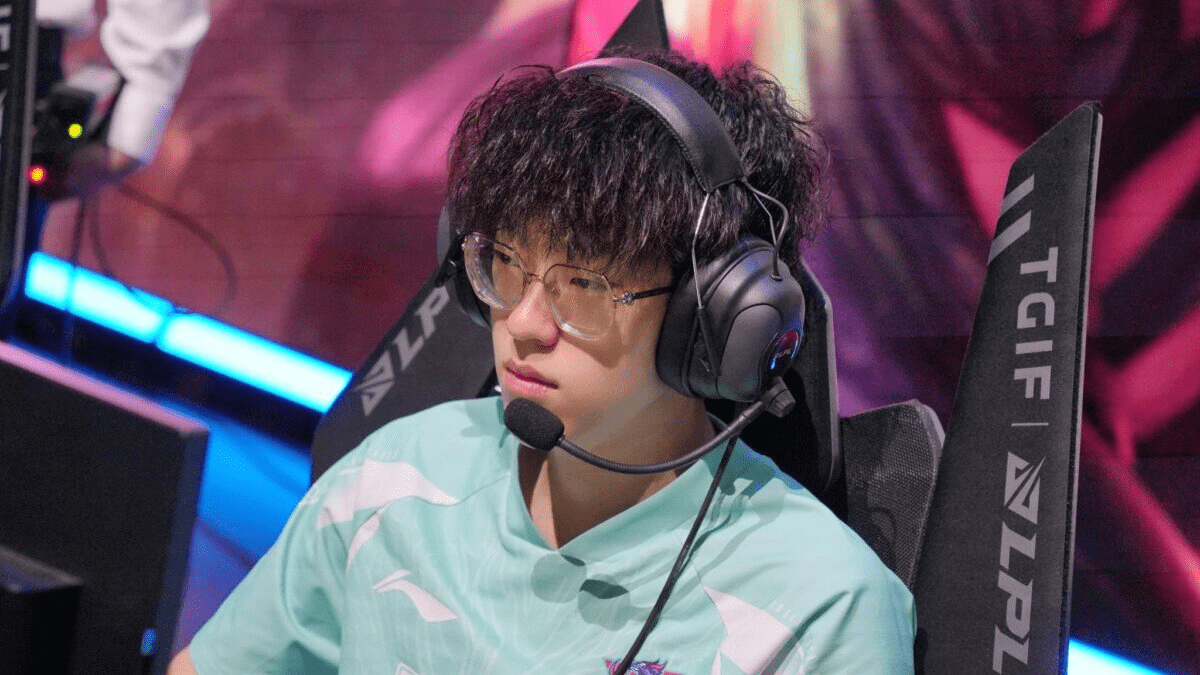 Amidst Scout's drama, fans discovered sensitive information when they found out he has a girlfriend who is a staff member of LNG