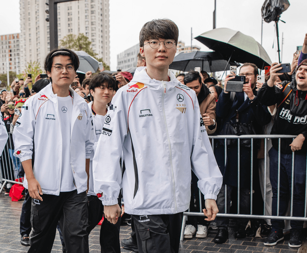 T1 players like Faker, Gumayusi, or Keria can all effectively use Seraphine