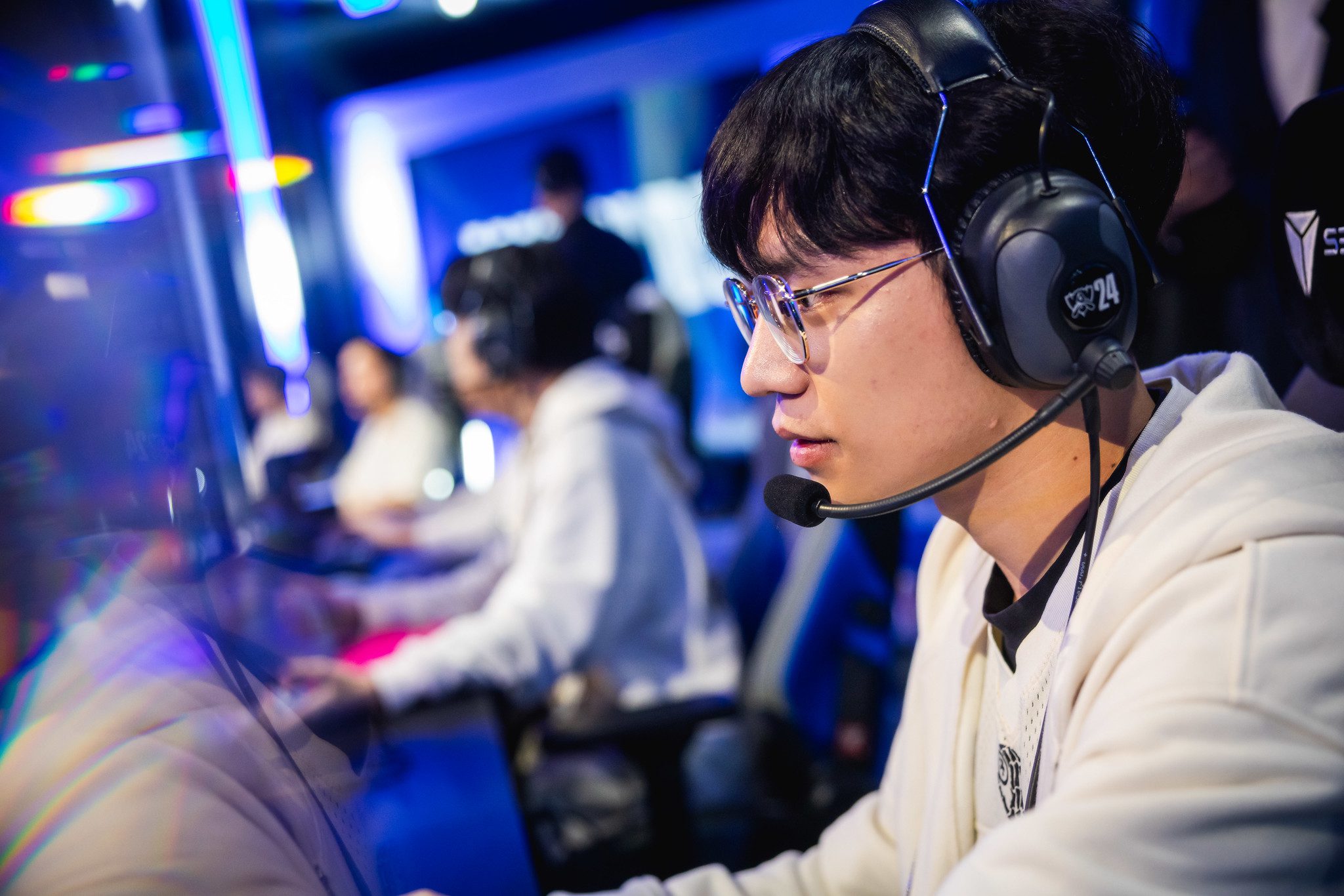 GAM and smaller teams in general likely need more practice and experience accumulation before considering using macro play to counter top teams from the Majors
