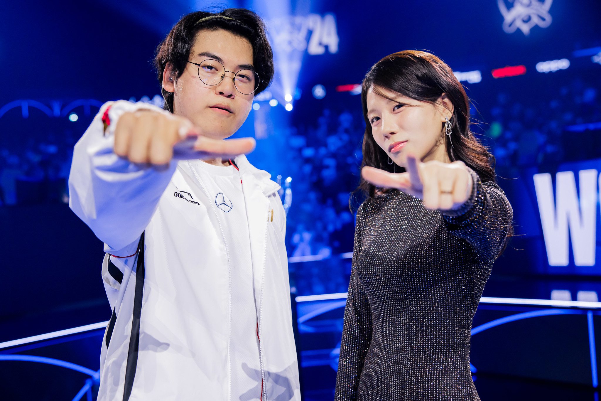 Female host Jeesun Park steals the spotlight after a 'candid' moment