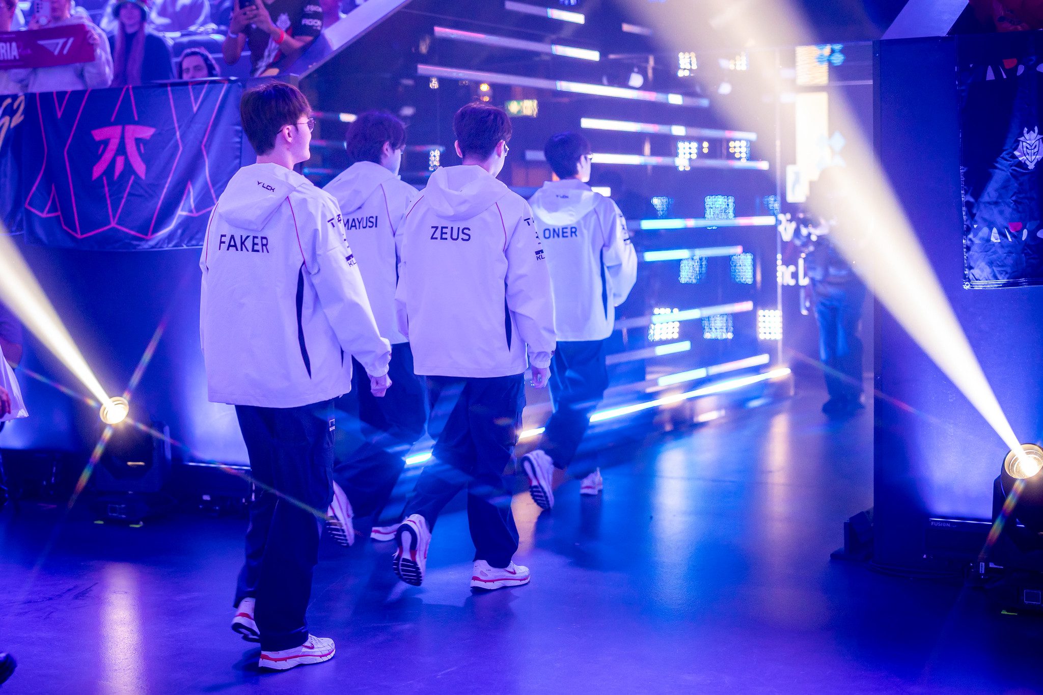 In reality, T1 had a forgettable debut and TES also did not perform at their best