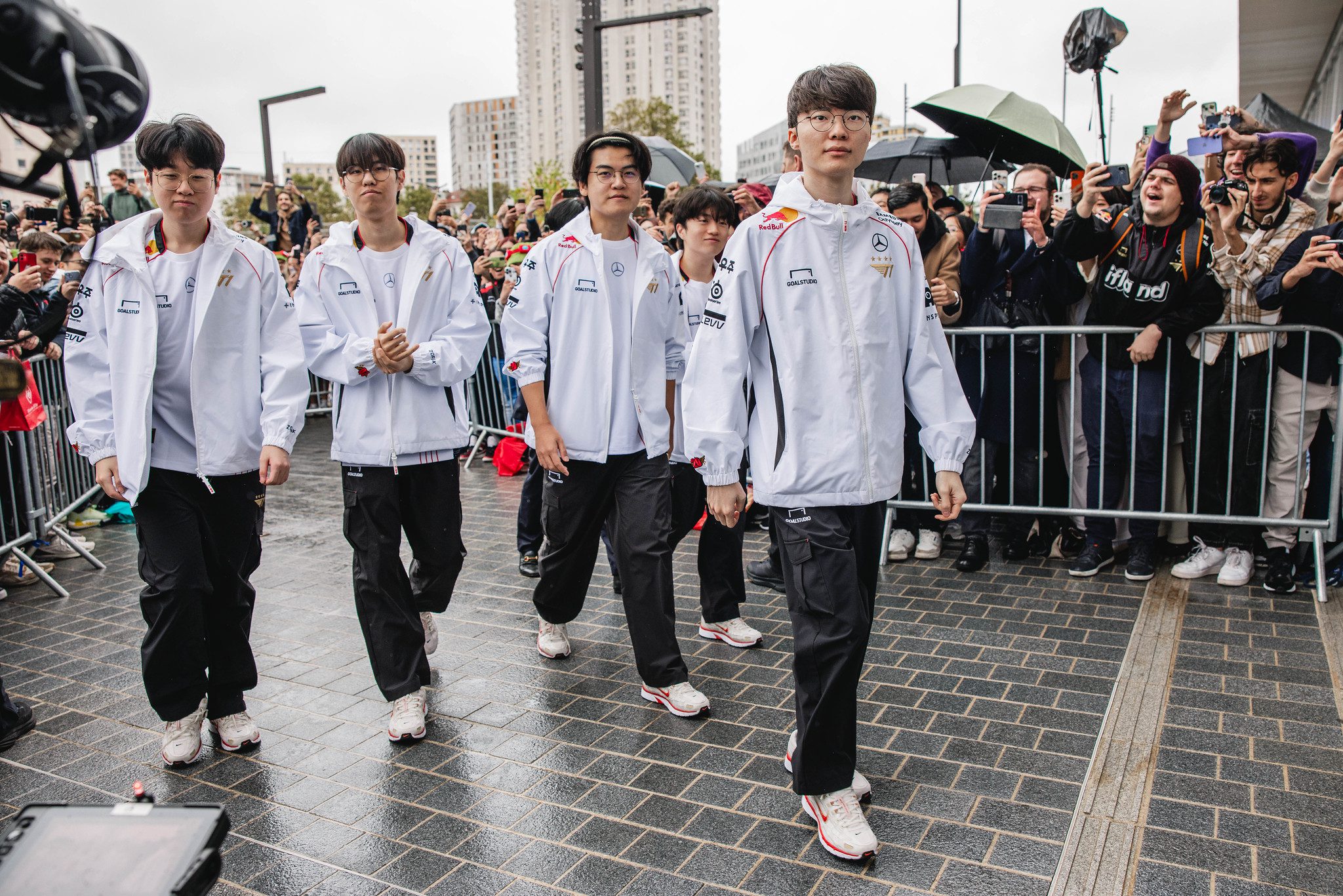 T1 stands before the opportunity to become the first team in League of Legends history to reach the finals of 3 consecutive World Championships without changing their roster