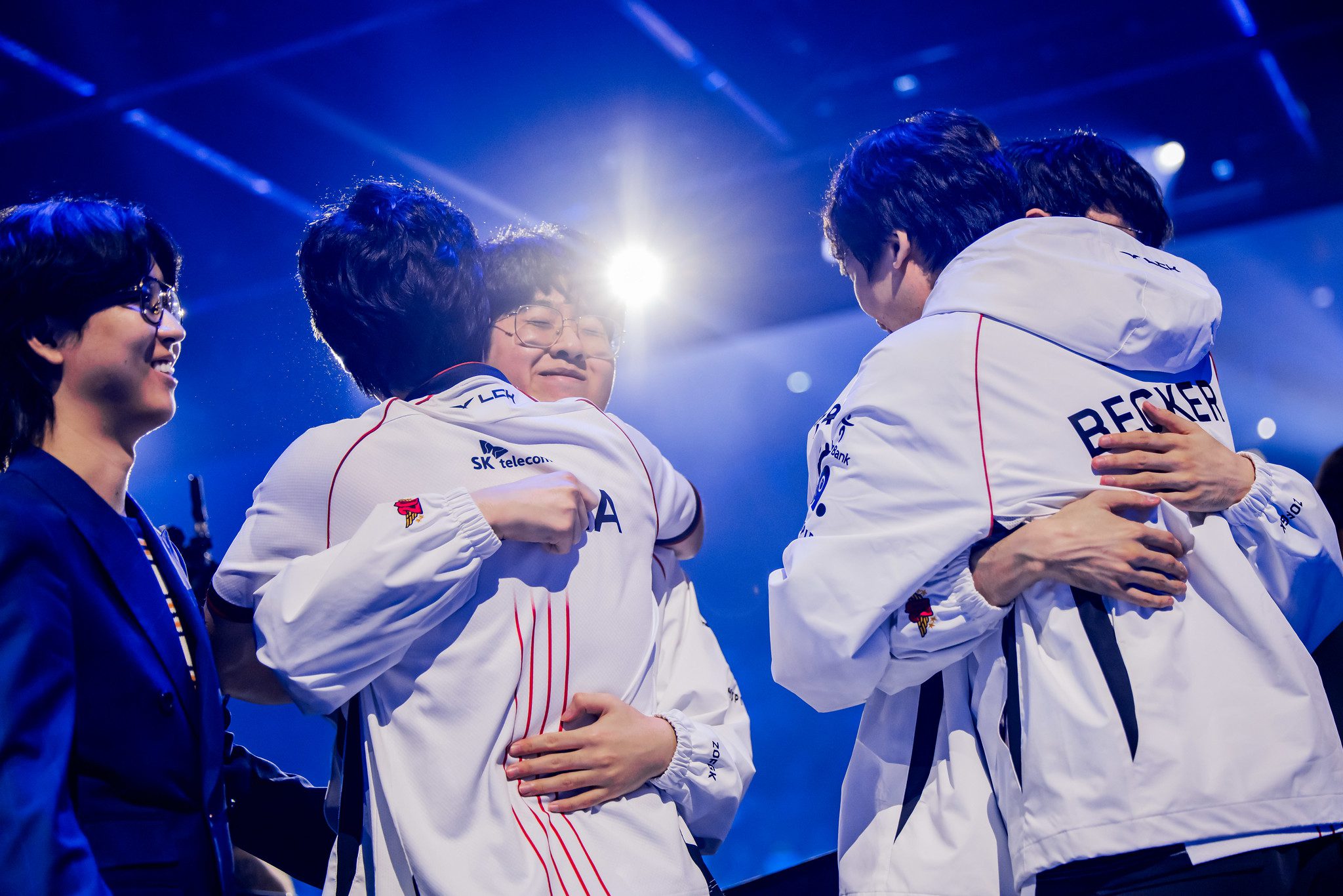 T1 becomes the first team to appear in three finals of three consecutive Worlds with no changes in the starting five