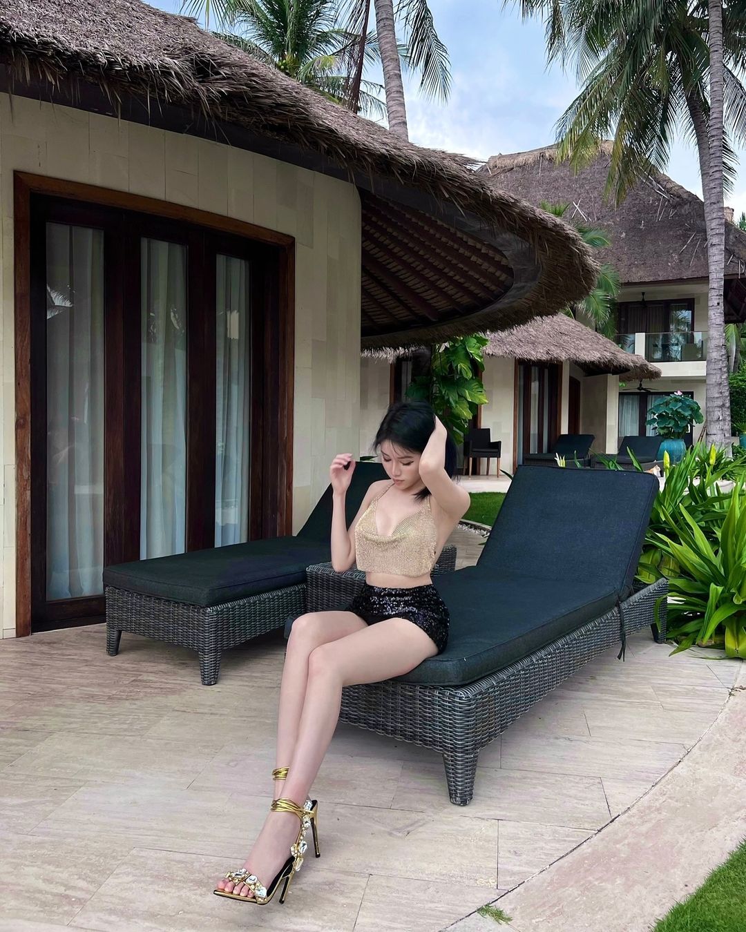 She released a new series of sizzling photos