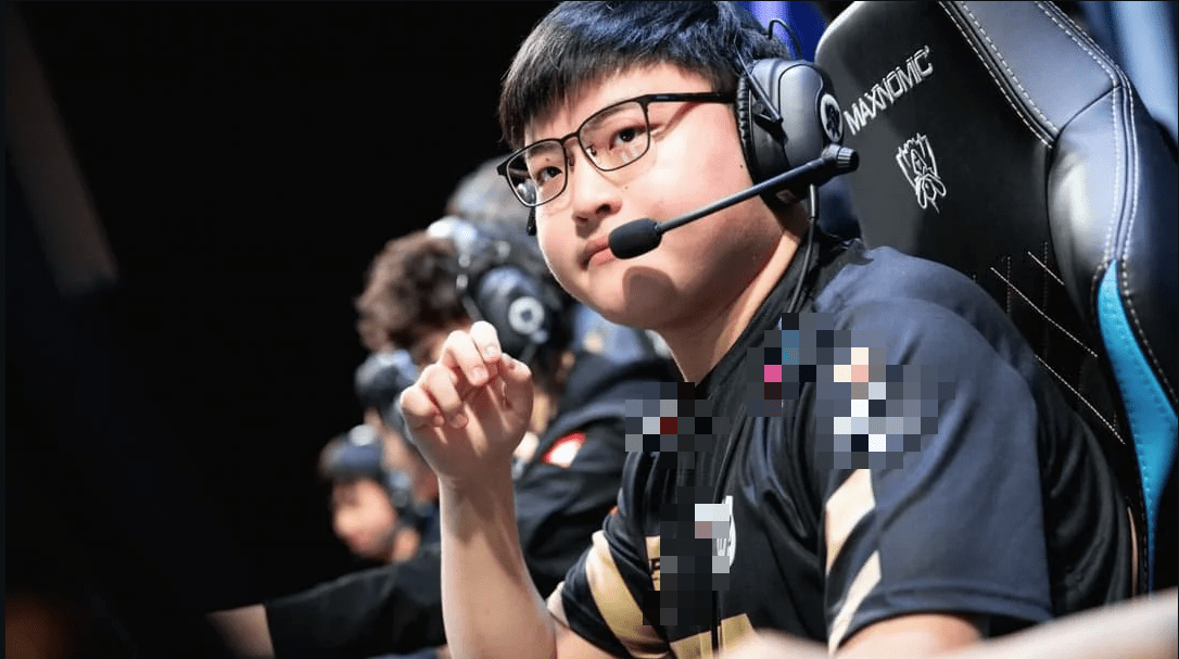 Even though he left RNG a long time ago, Uzi still claims that the team owes him salary