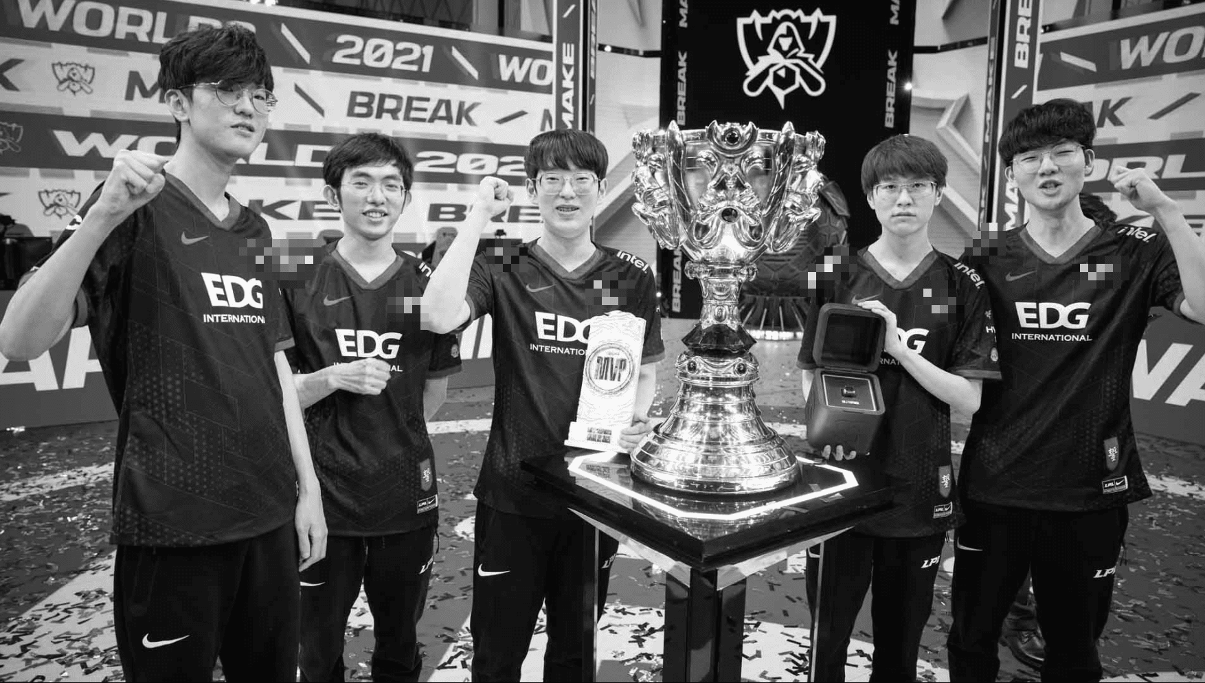 As stars from the 2021 World Championship-winning roster left one by one, EDG has 