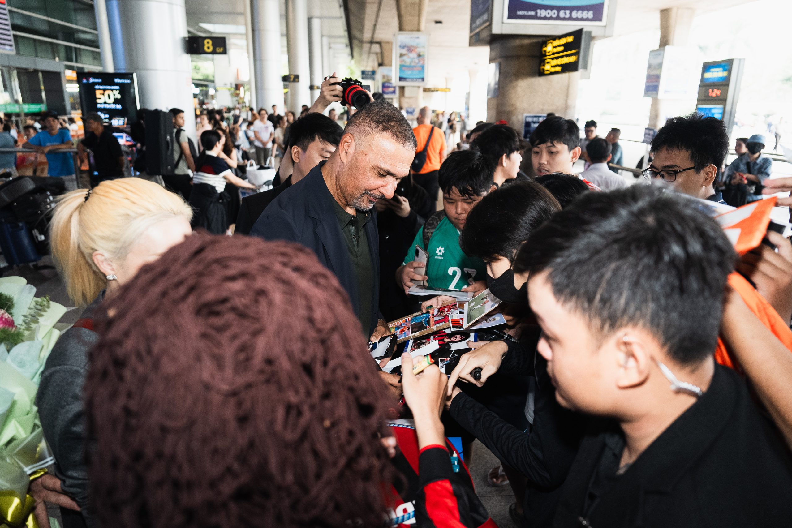 Ruud Gullit is warmly welcomed by fans at the airport