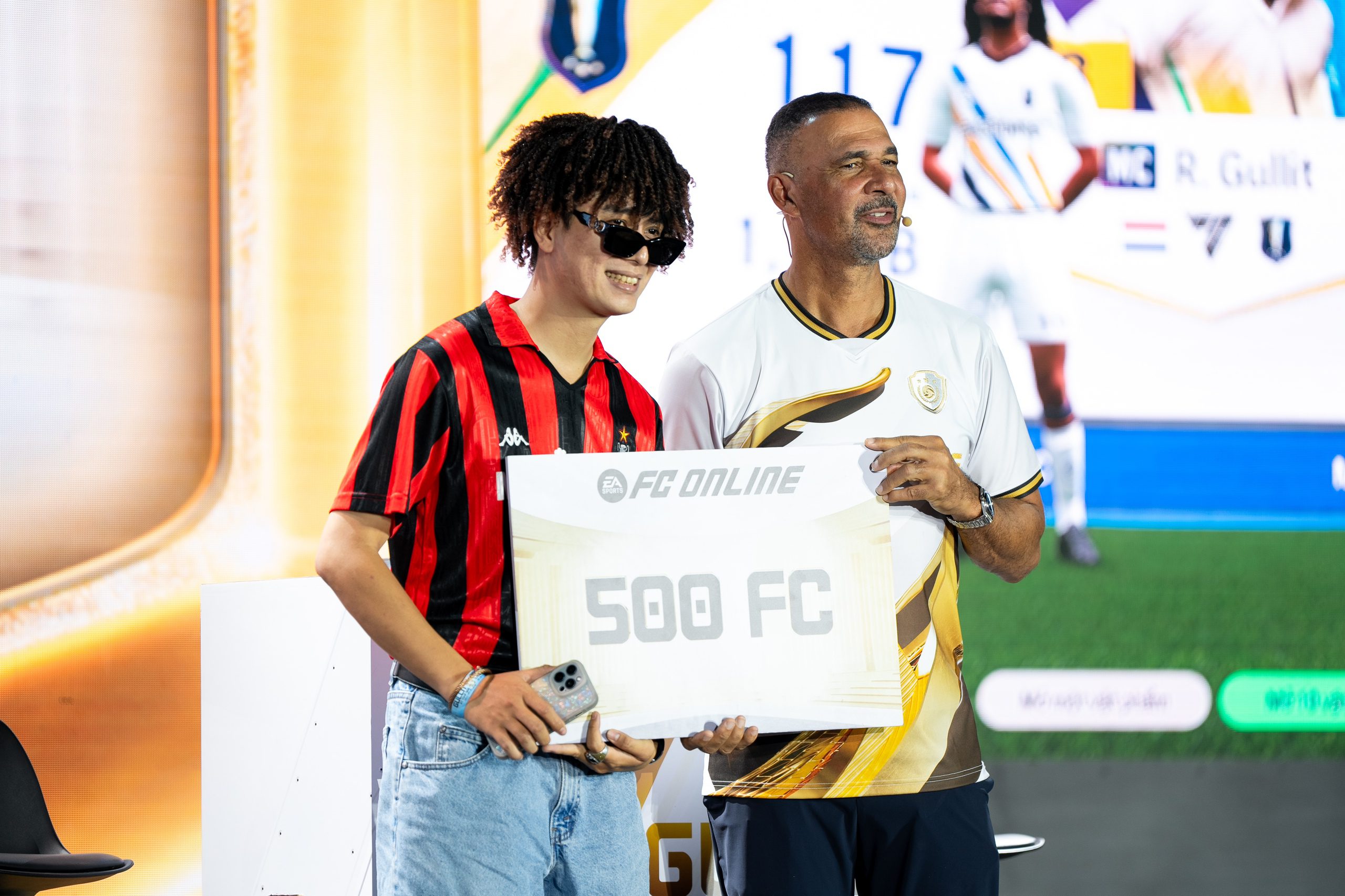 A fan cosplaying as Gullit in AC Milan colors