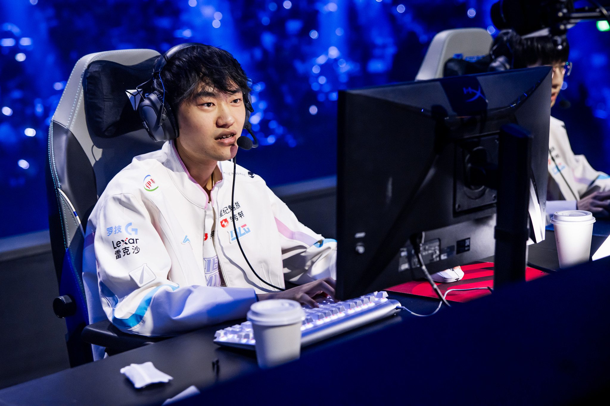 Despite lacking many international achievements, reports indicate that Knight's salary is equivalent to the combined salary fund of five LPL teams