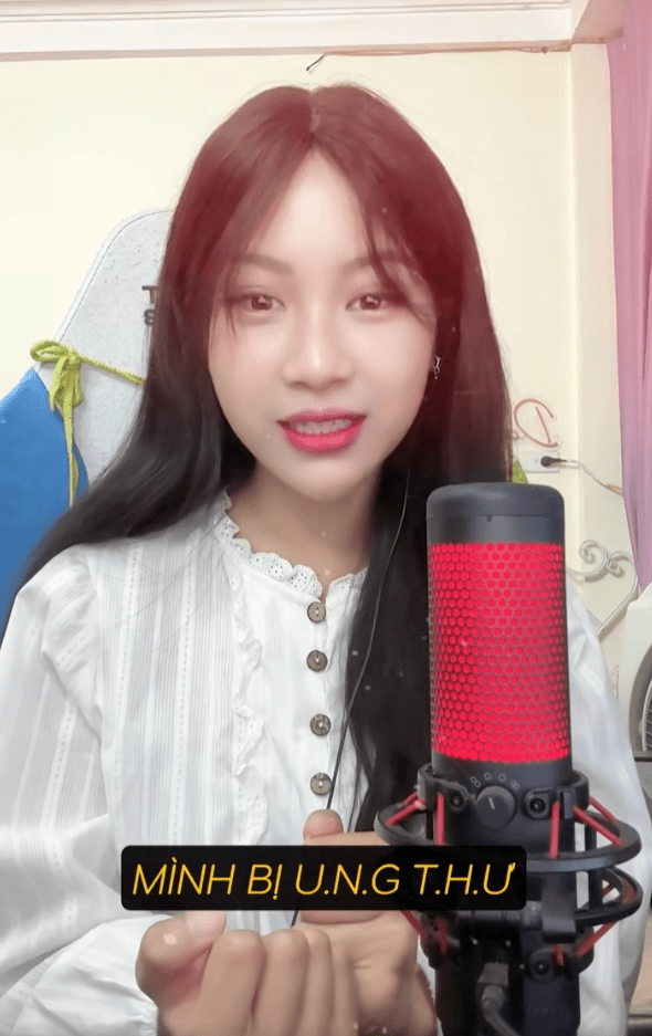 Female streamer with cancer