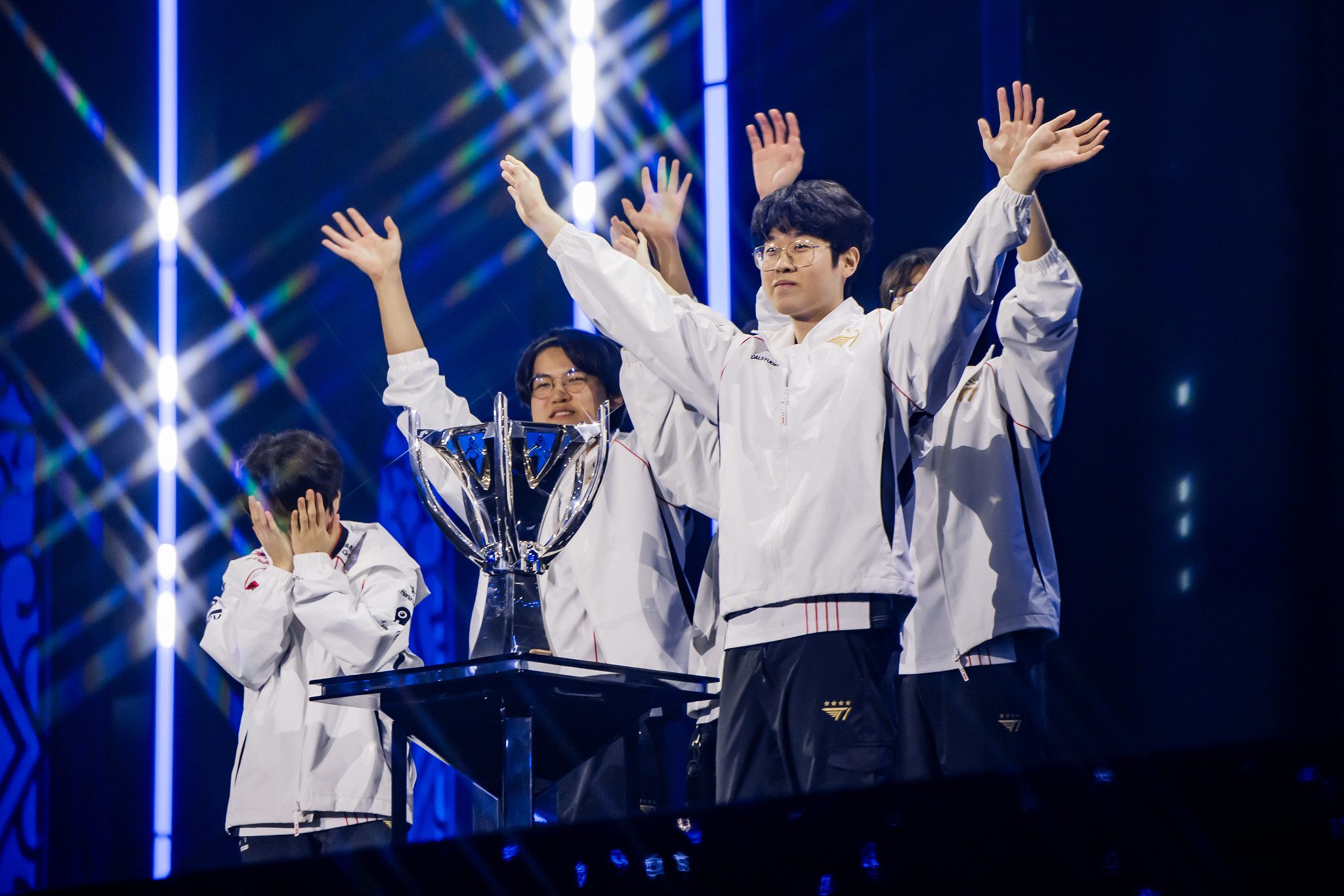 T1's drama recalls a 'mind-bending' transfer in LPL