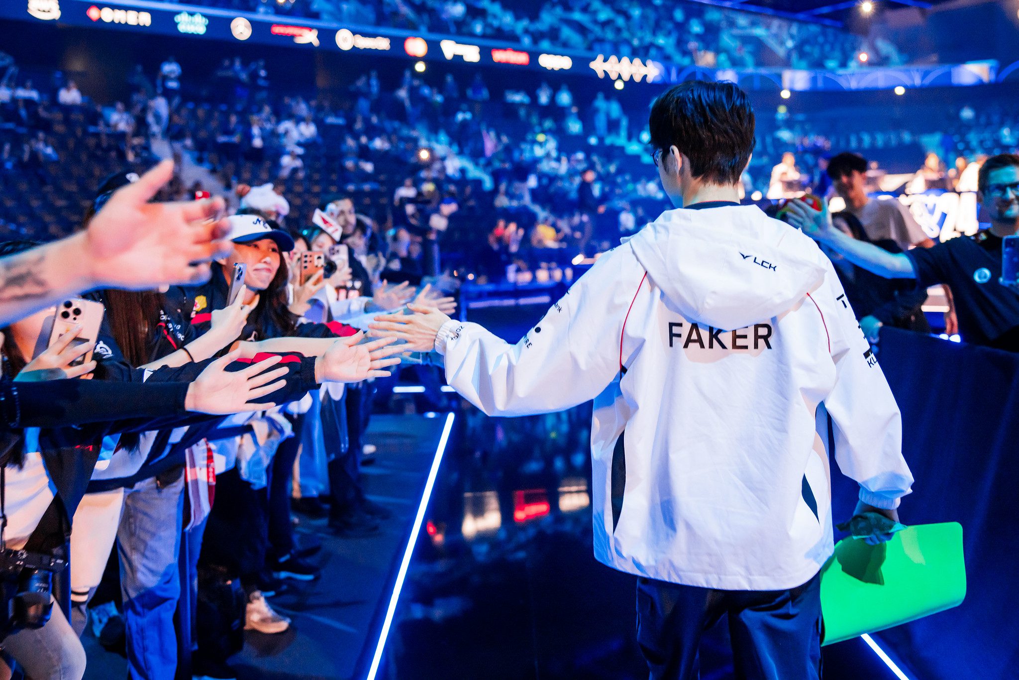 But the audience believes the core issue is that League of Legends has also declined, while LCK teams have underperformed at Worlds for two consecutive years, except for T1