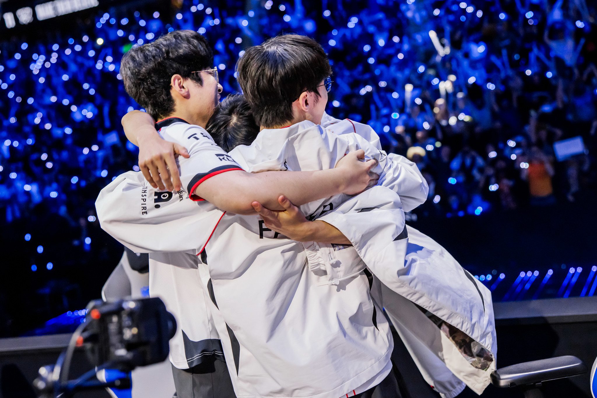 Zeus and Oner have just extended their contracts with their agency for another year