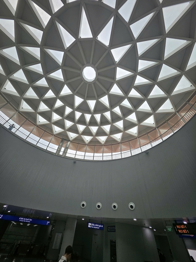 Ben Thanh Station Ceiling