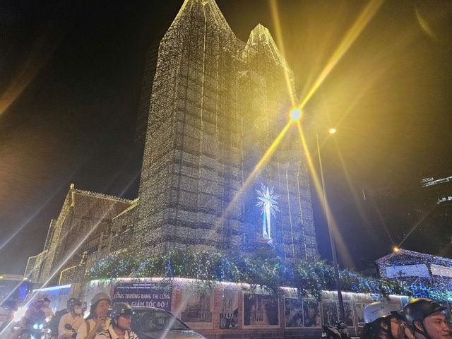 Shopping centers, churches, and religious quarters have completed Christmas decorations