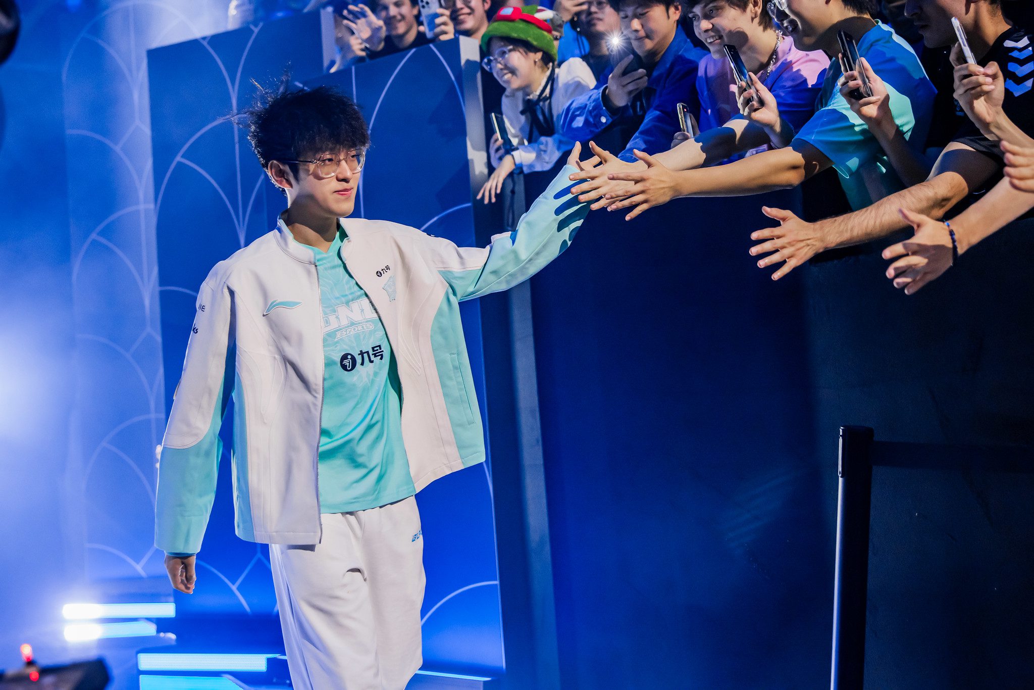 Scout becomes the 'King of Debt' in LPL as debts pile up