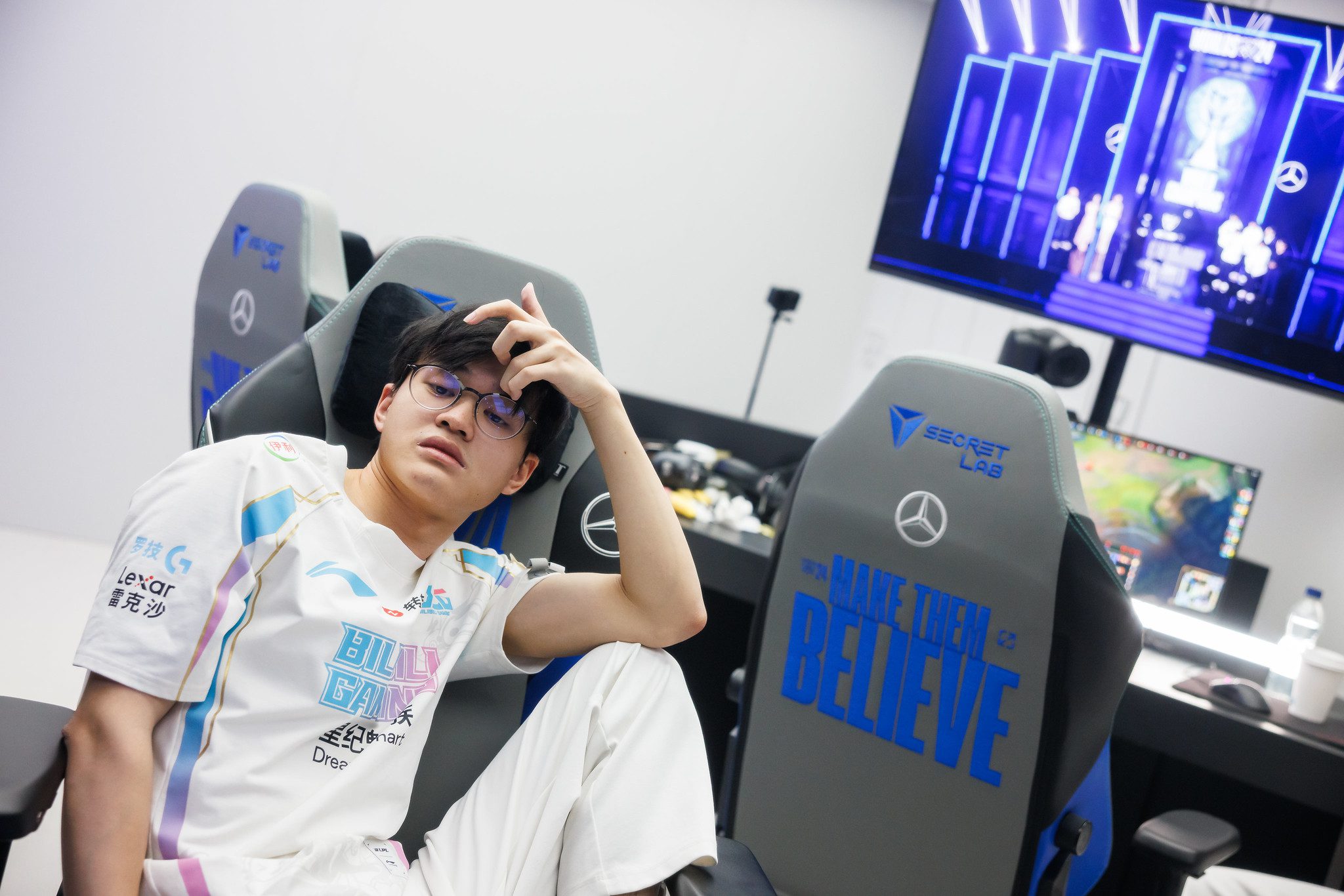 Xun is implied to be the 'traitor' by BLG's Sports Director
