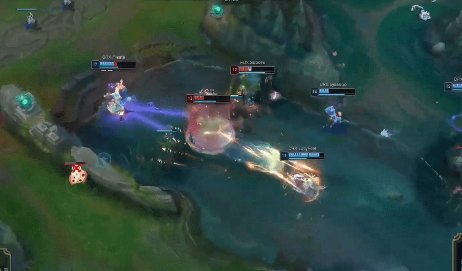 LazyFeel demonstrated elegant 'hit and run' skills in the opening match to help DRX defeat FOX