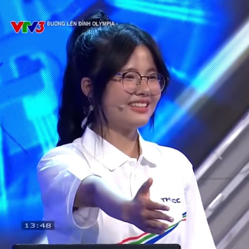 T1 fangirl makes the community buzz for recreating the 'fan script' live on air