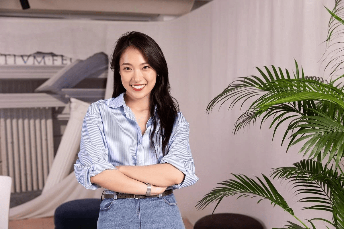 MC Khánh Vy's actions bring T1 fans 
