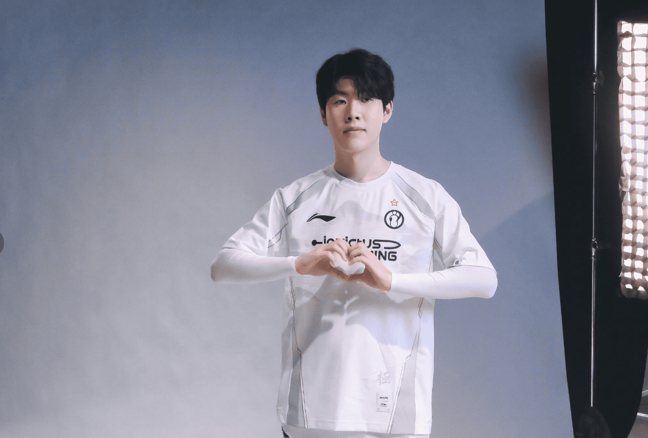 TheShy was the one who lost the 1v1 solo match and caused IG to lose side selection, resulting in their 0-2 loss to TES