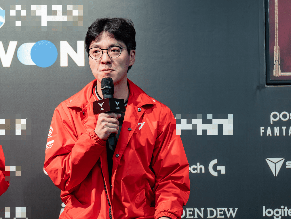 Coach KkOma defends Doran despite public 