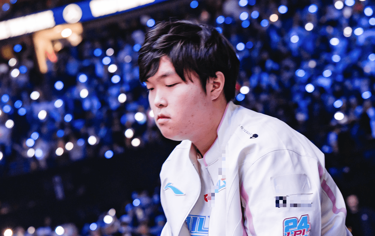 Bin and BLG failed and sadly watched T1 lift the 2024 World Championship trophy