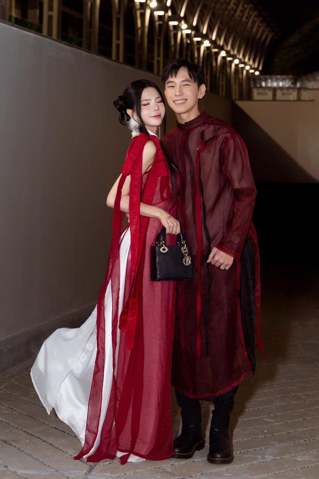The golden couple of the Vietnamese League of Legends scene - Commentator Van Tung and MC Mai Dora.